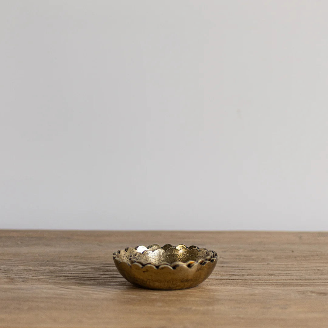 Set/2 GOLD SCALLOP BOWLS